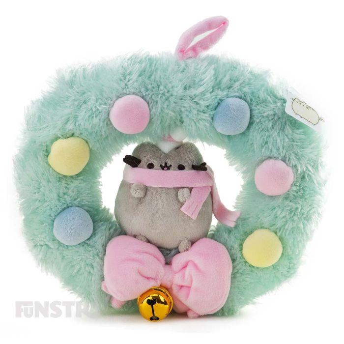 Surrounded by festive baubles, a bow and bell, cozy Pusheen the cat sits sweetly inside this beautiful plush wreath.